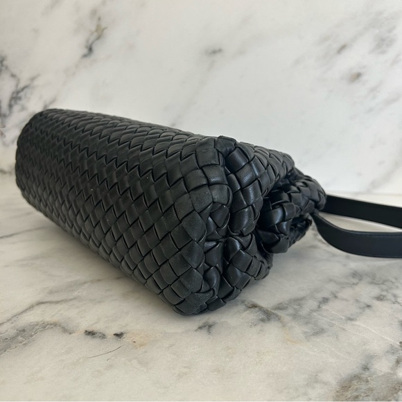 BOTTEGA VENETA Intrecciato Weave, Top Handle, Black Leather Handbag - Picture 5 of 13